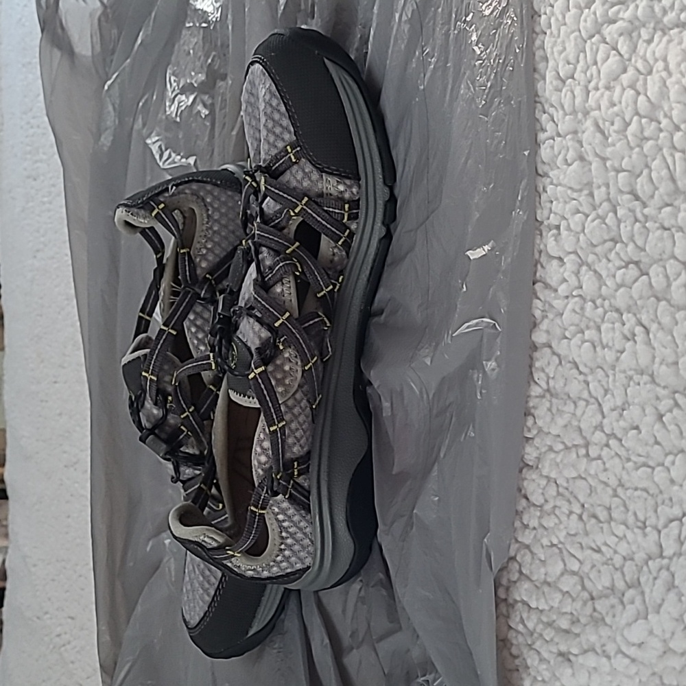 Women's Chaco Size 9 Water Shoes. Used. - Picture 4 of 6